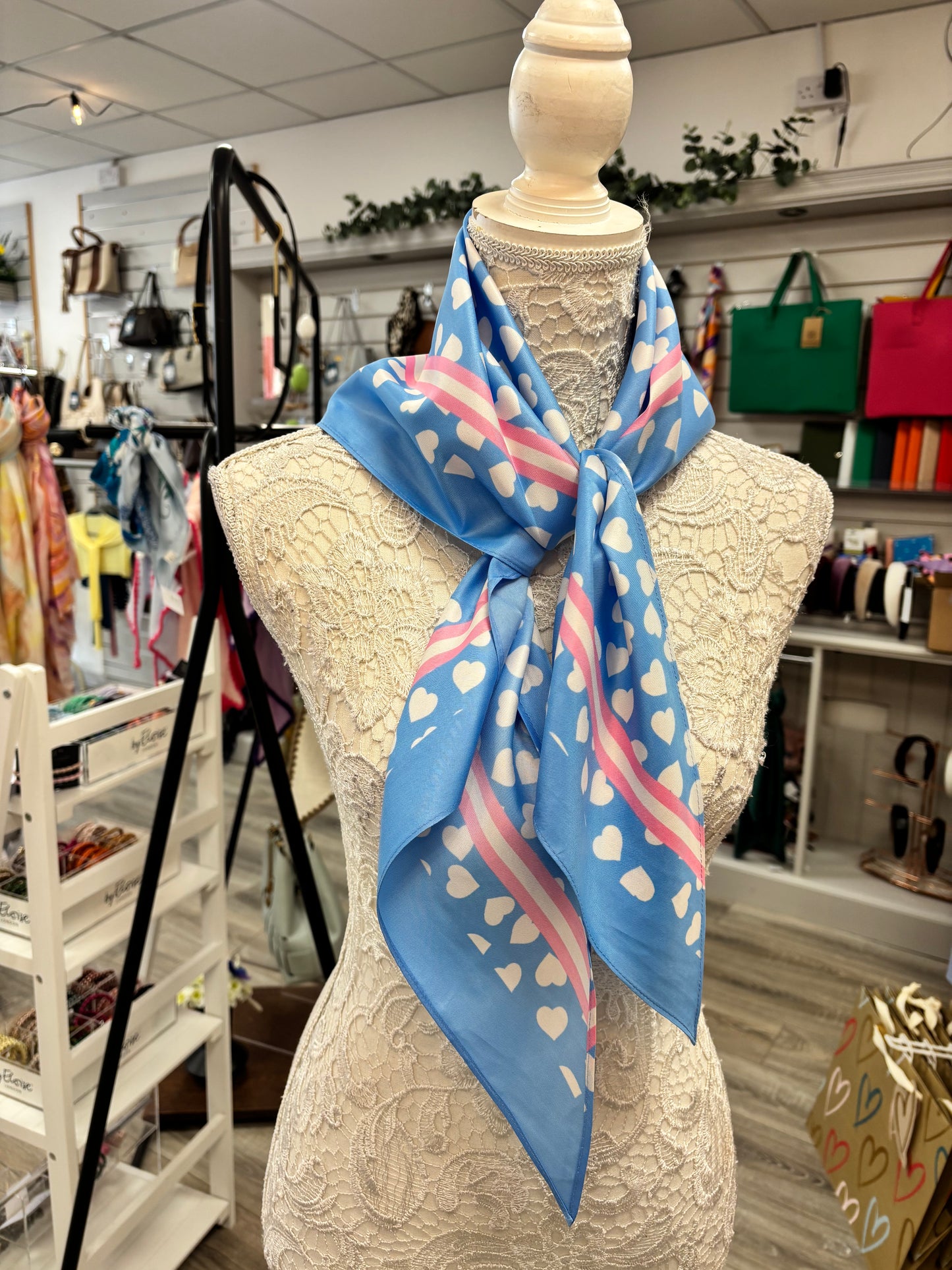 Tina neck scarf