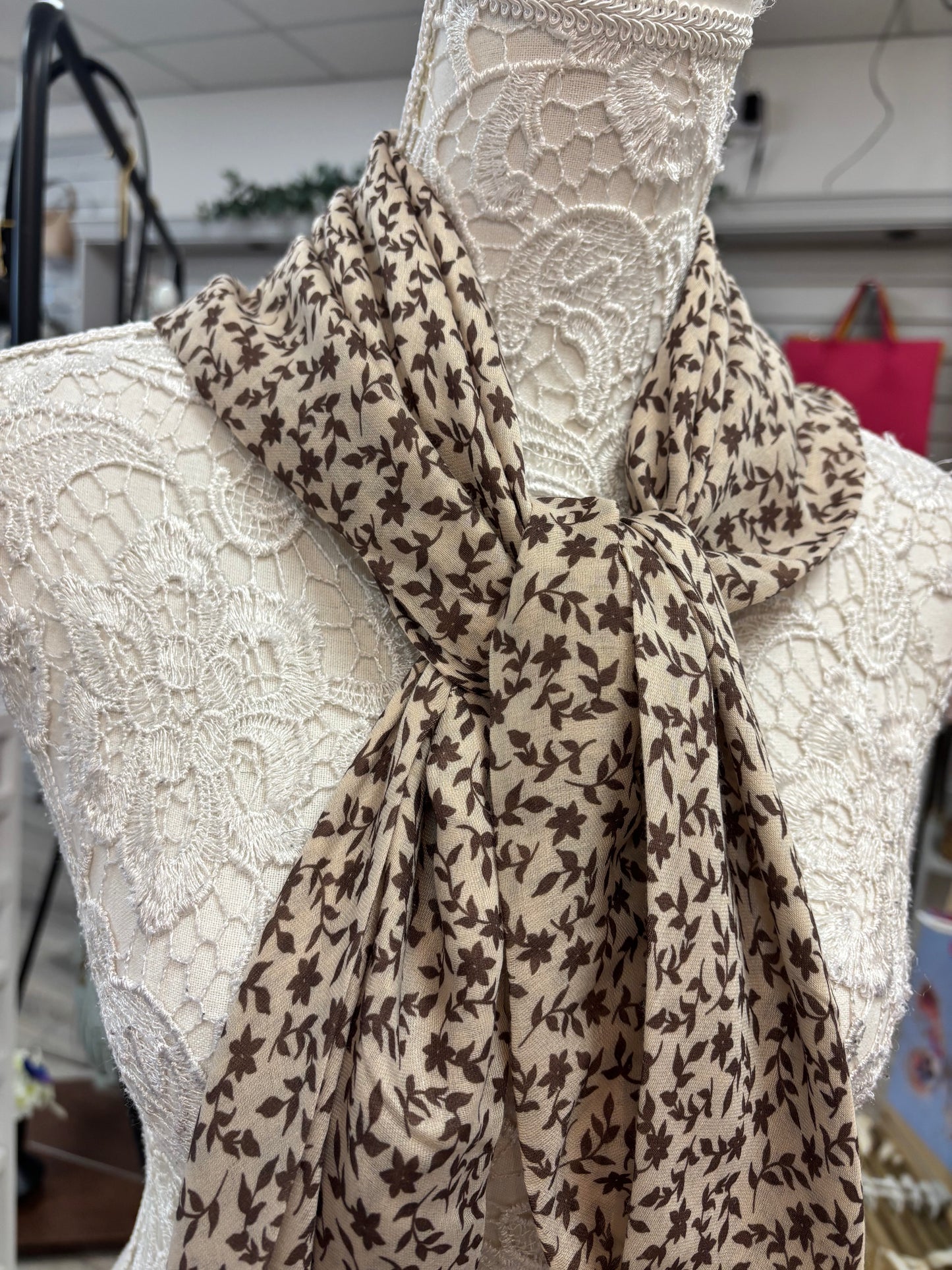 Mable triangle scarf