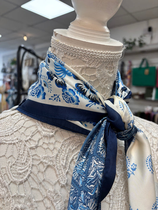 Rosy neck scarf