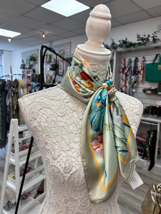Cali neck scarf