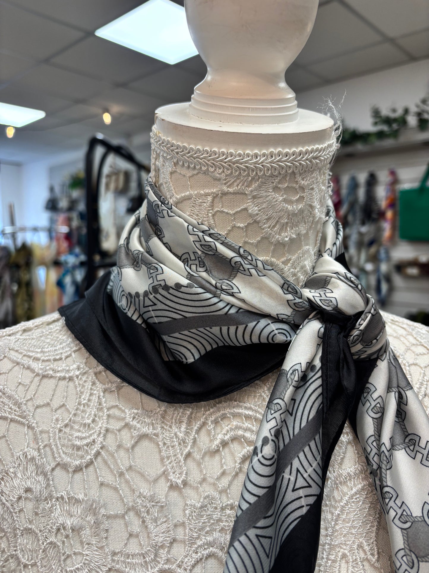 Polly neck scarf
