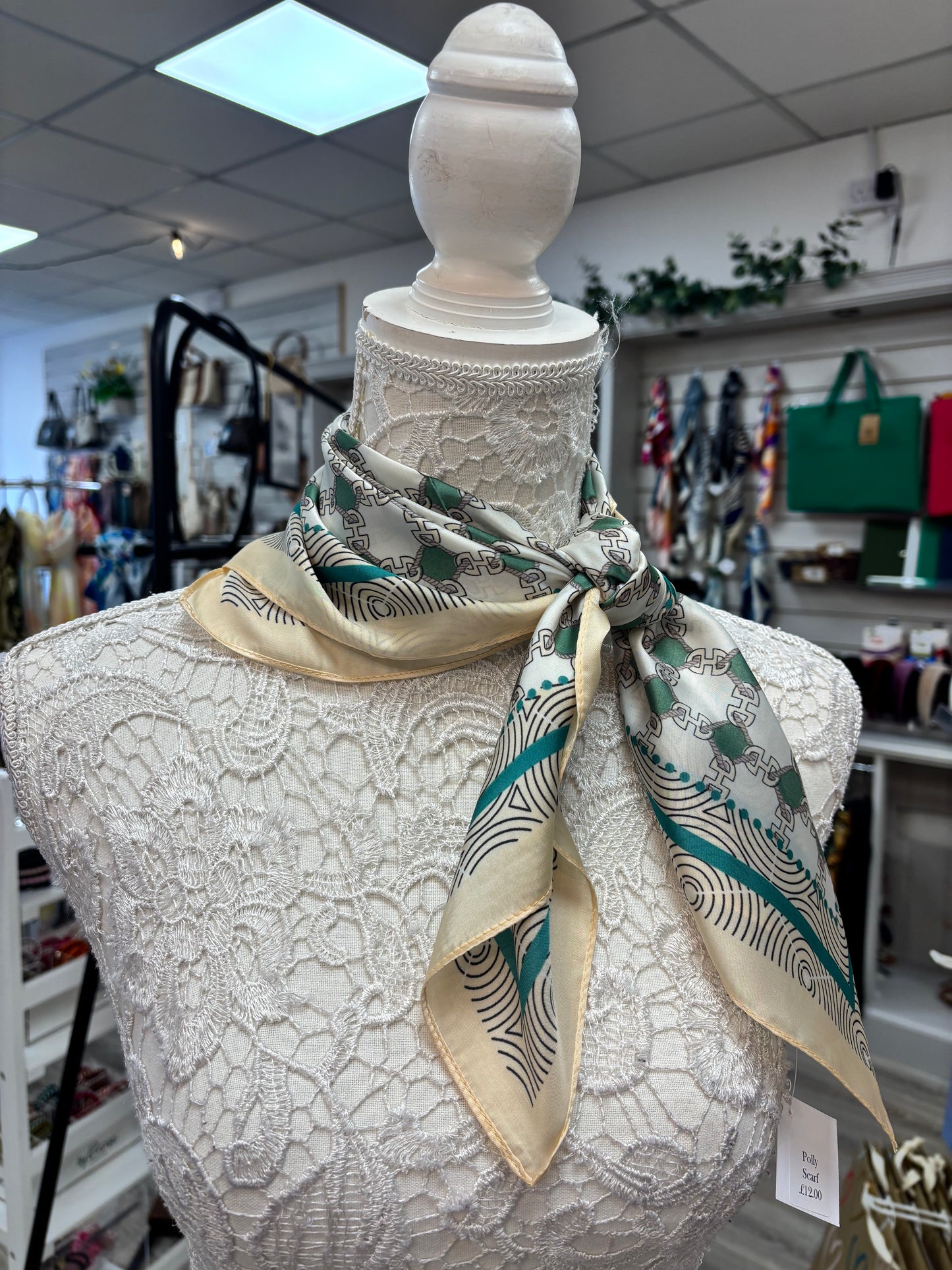 Polly neck scarf