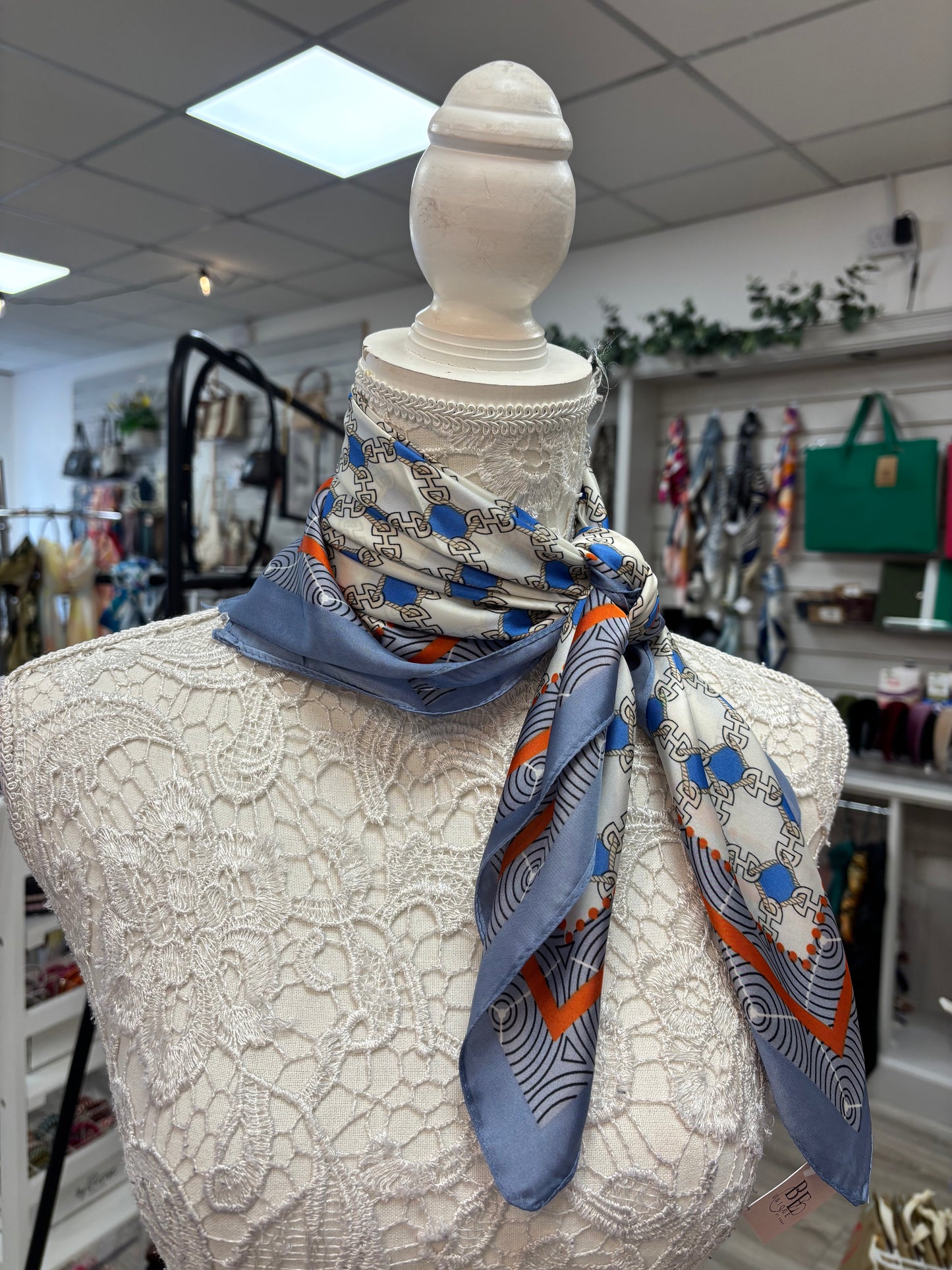 Polly neck scarf