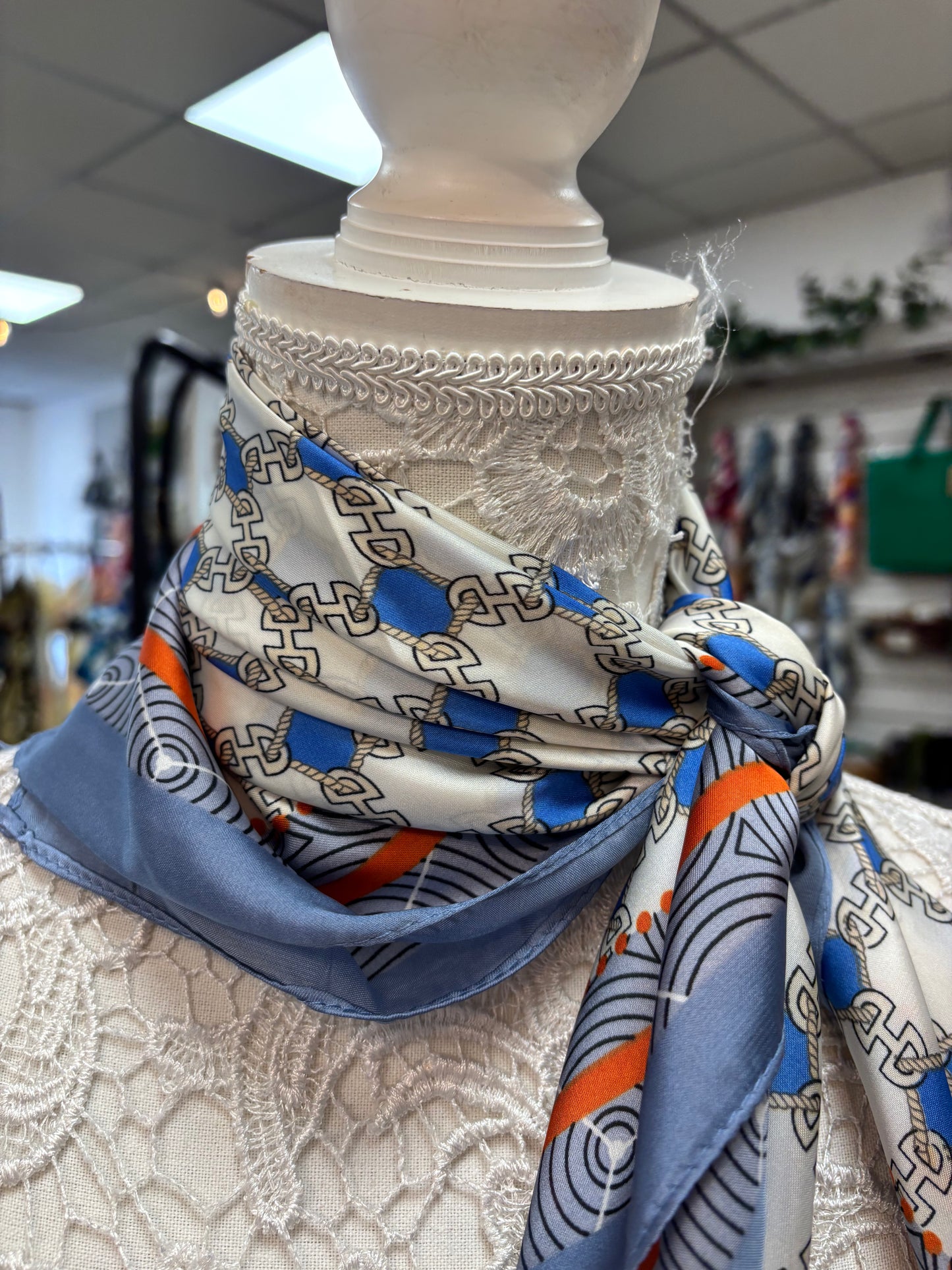 Polly neck scarf