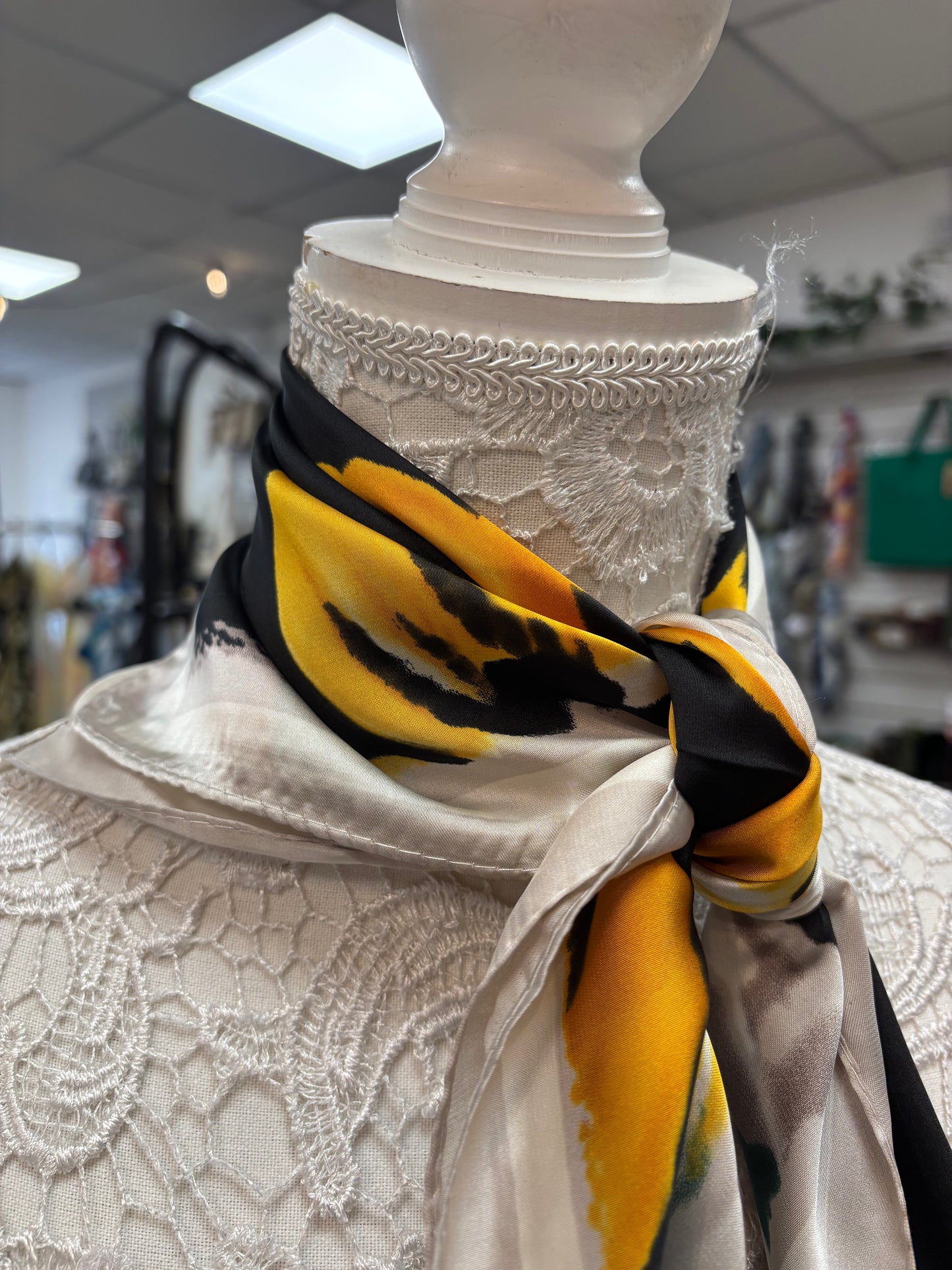 Pansy neck scarf