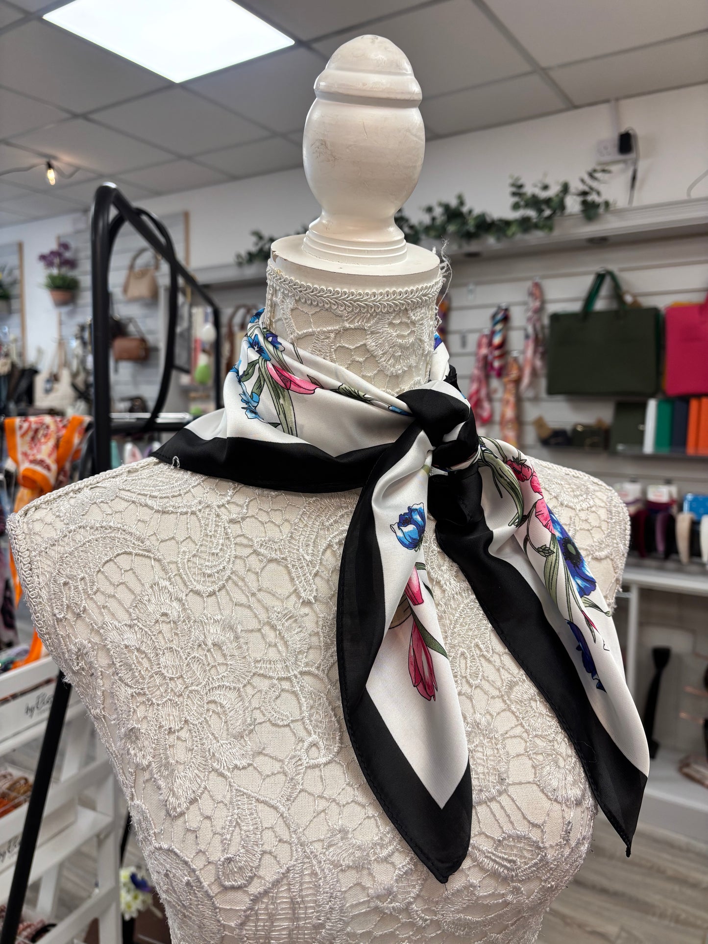 Georgia neck scarf