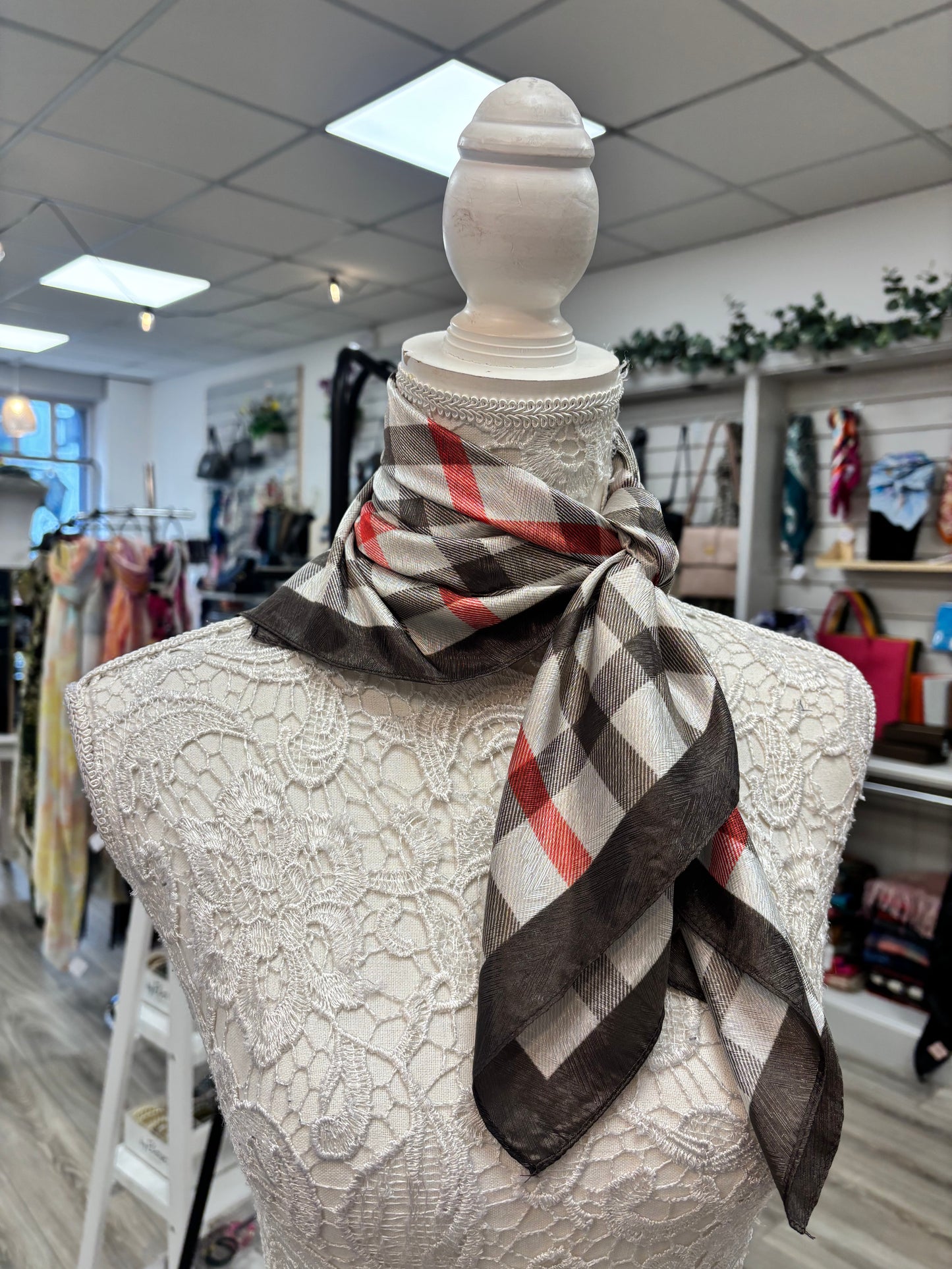 Betty neck scarf