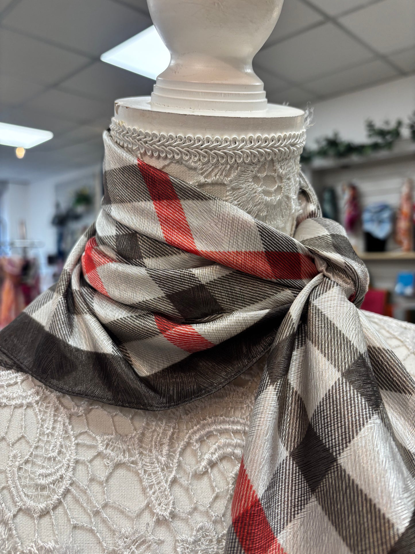 Betty neck scarf