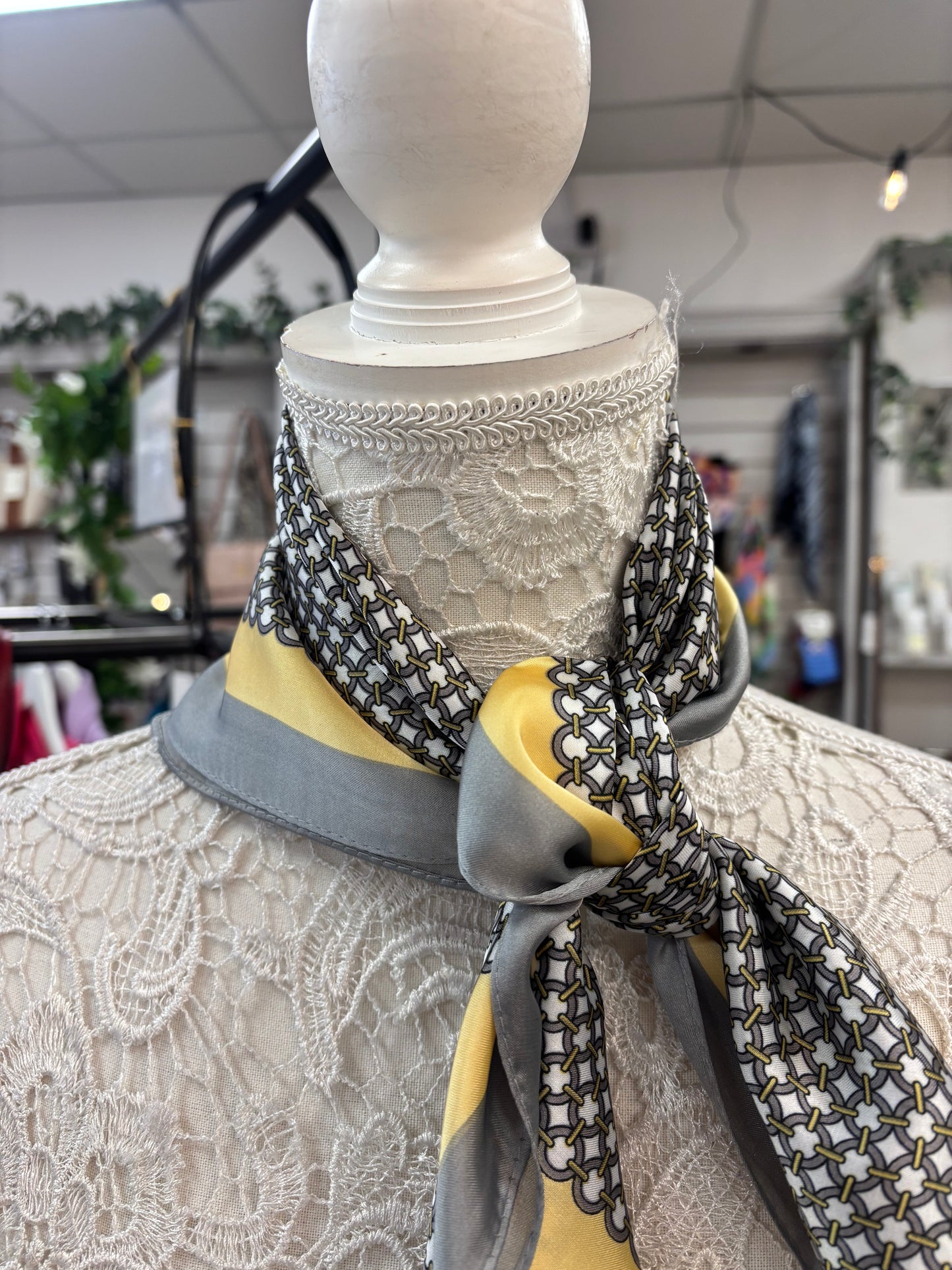 Riba neck scarf
