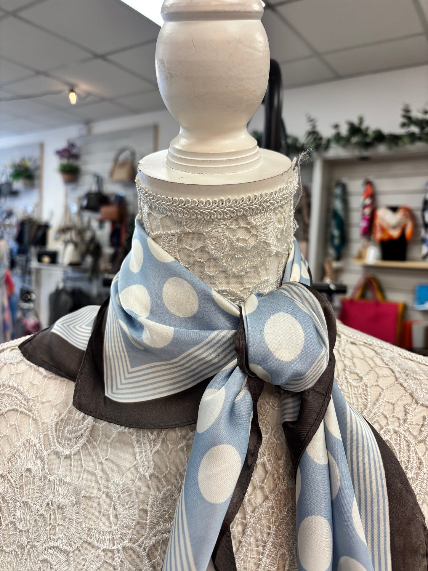 Dotty neck scarf