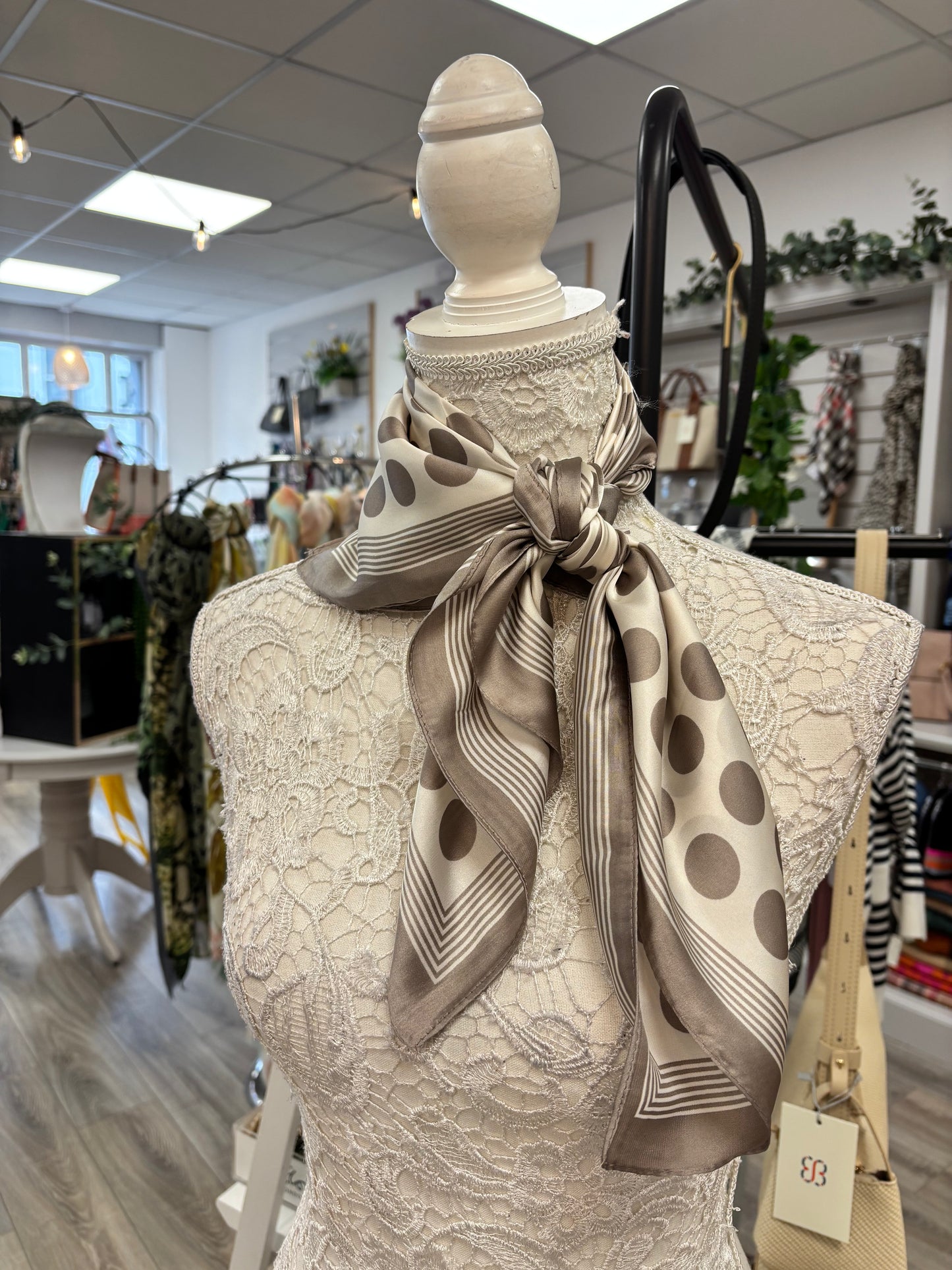 Dotty neck scarf