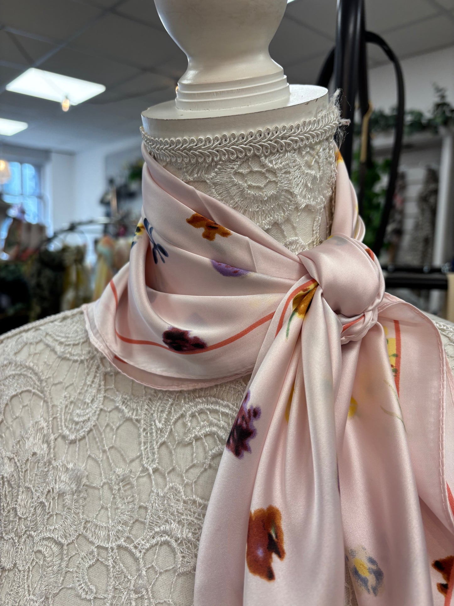 Polly neck scarf