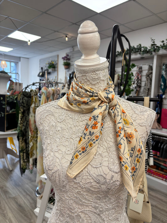 Fee Fee neck scarf