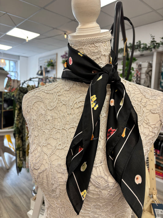 Polly neck scarf