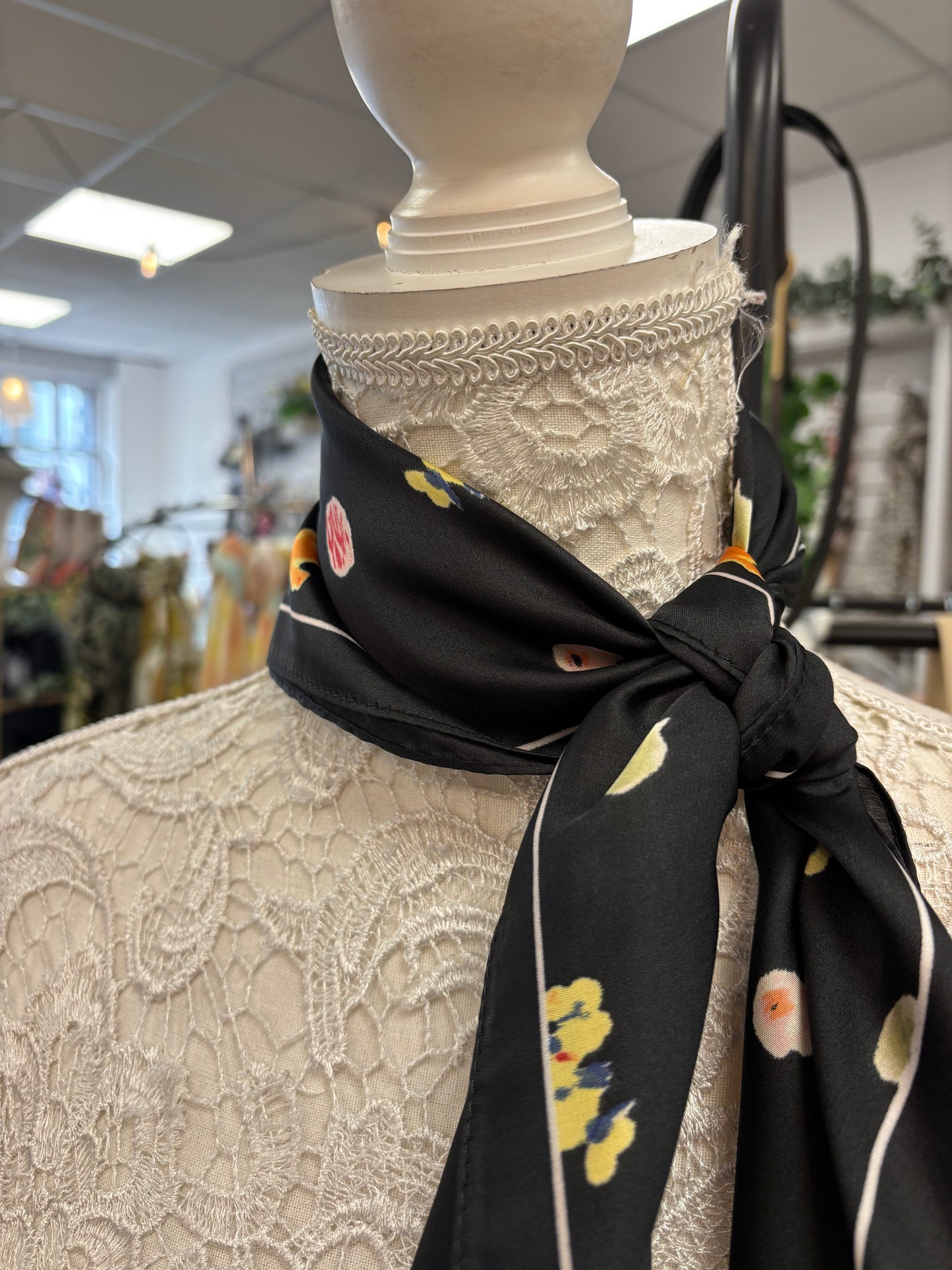 Polly neck scarf