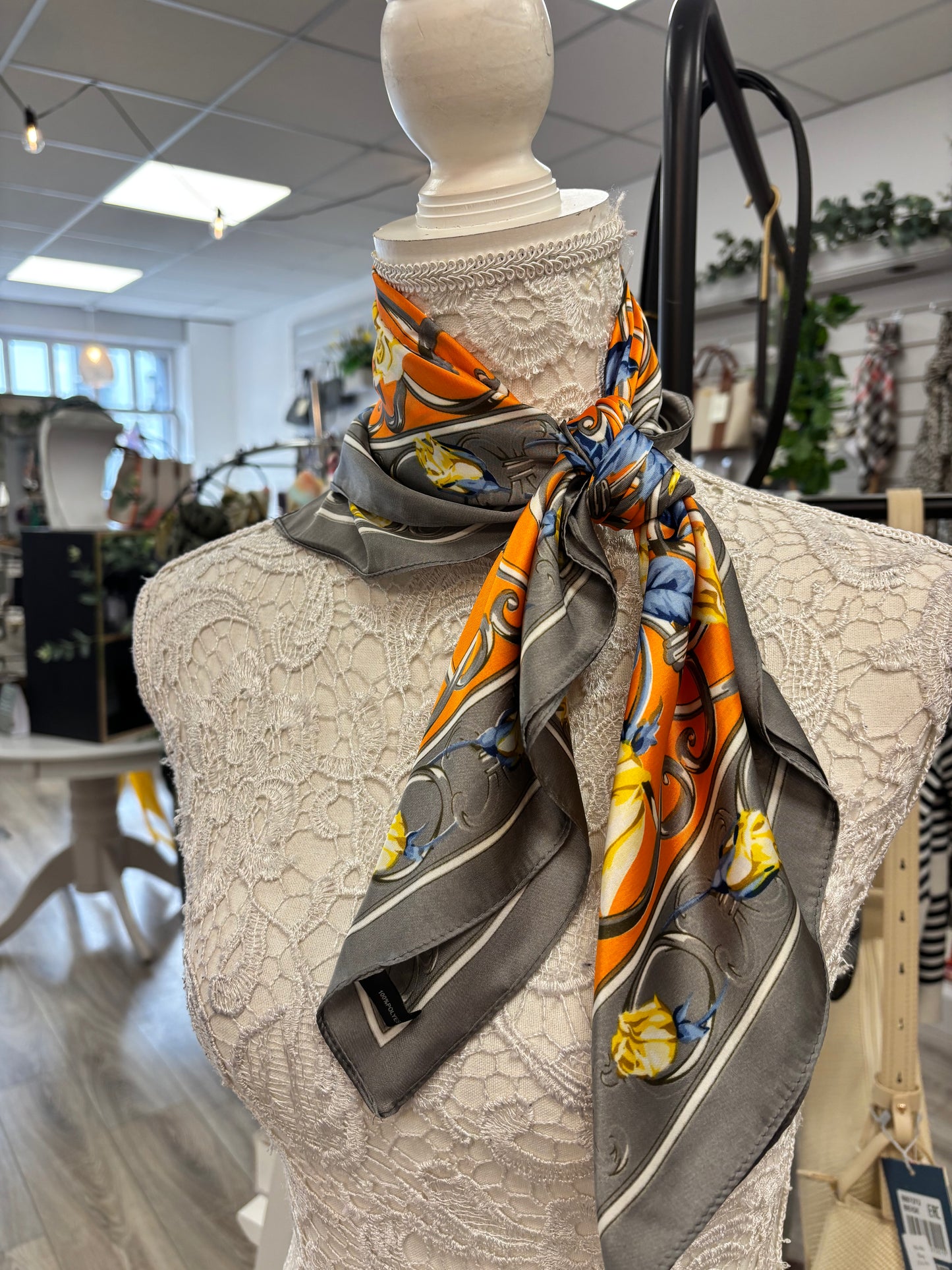Vera neck scarf