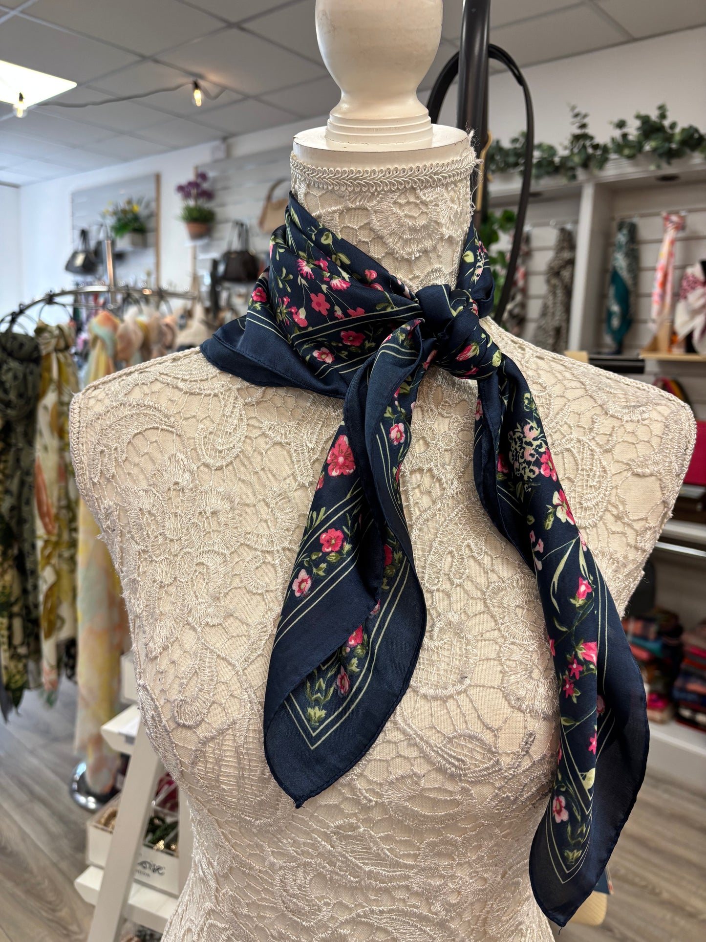 Dolly flower print scarf