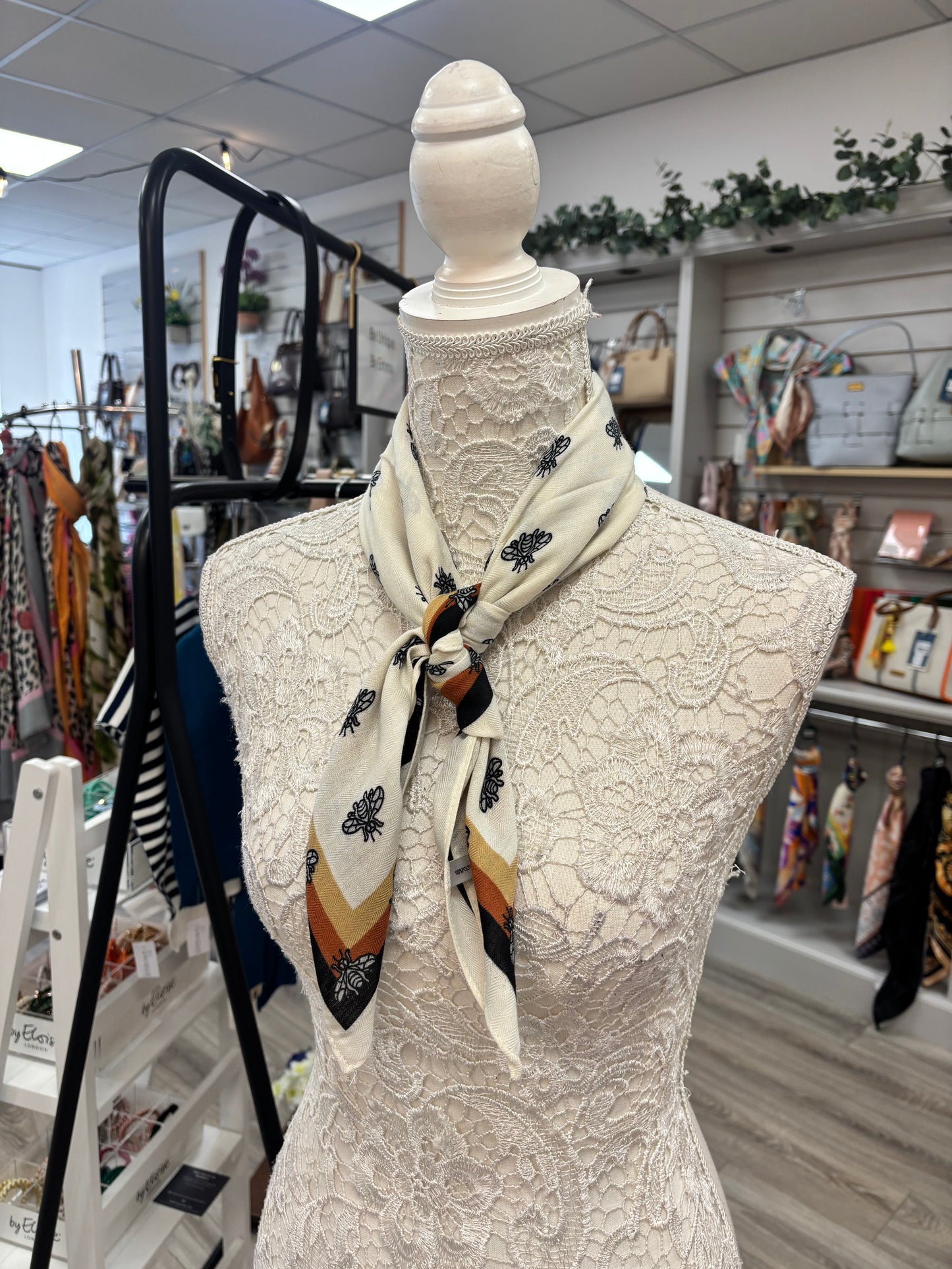 Busy bee scarf