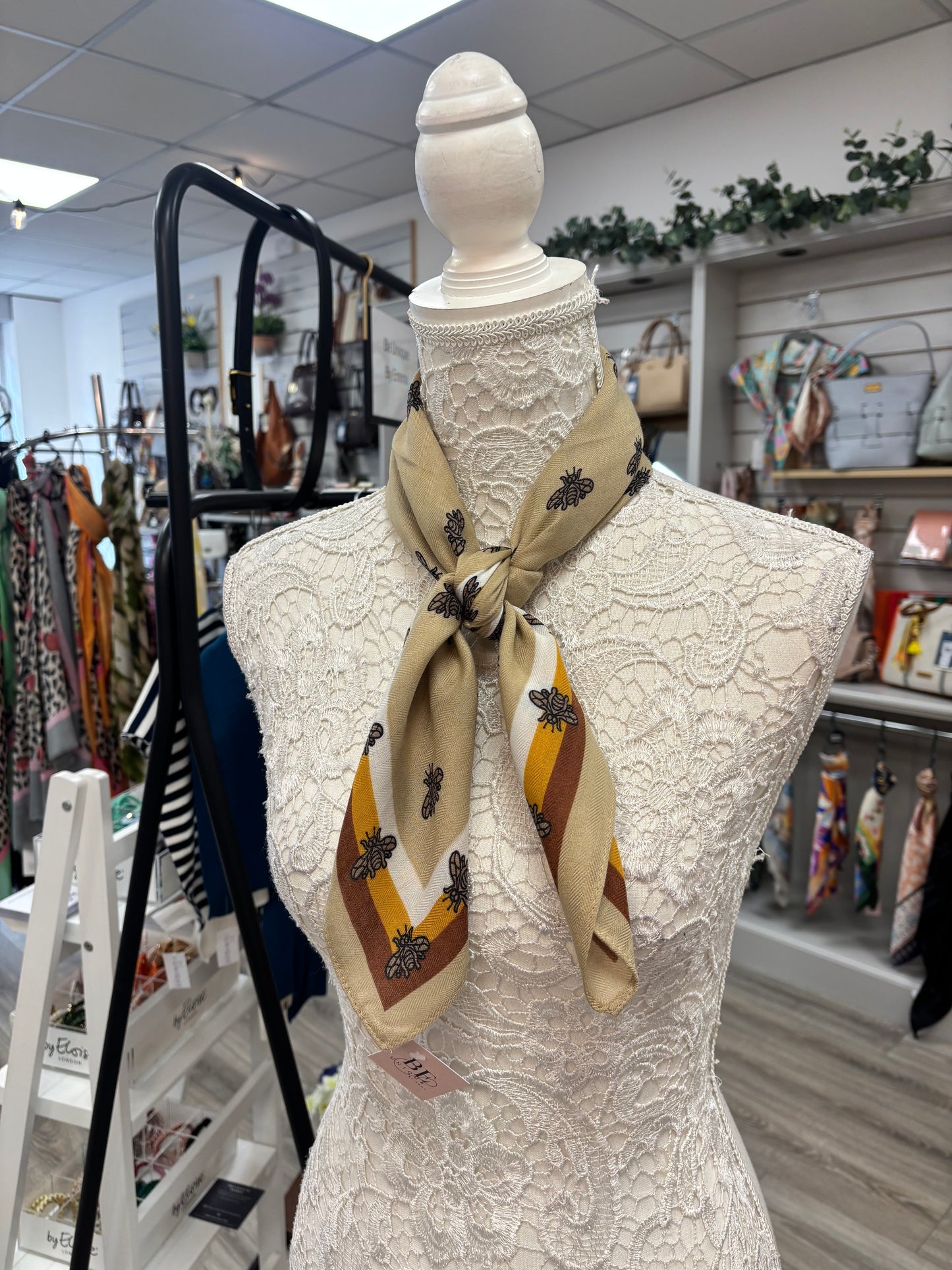 Busy bee scarf
