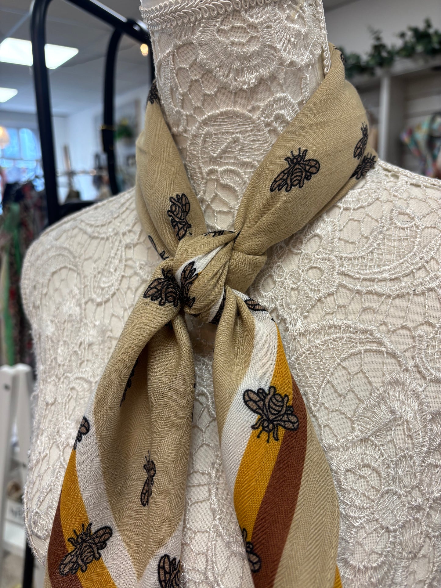 Busy bee scarf