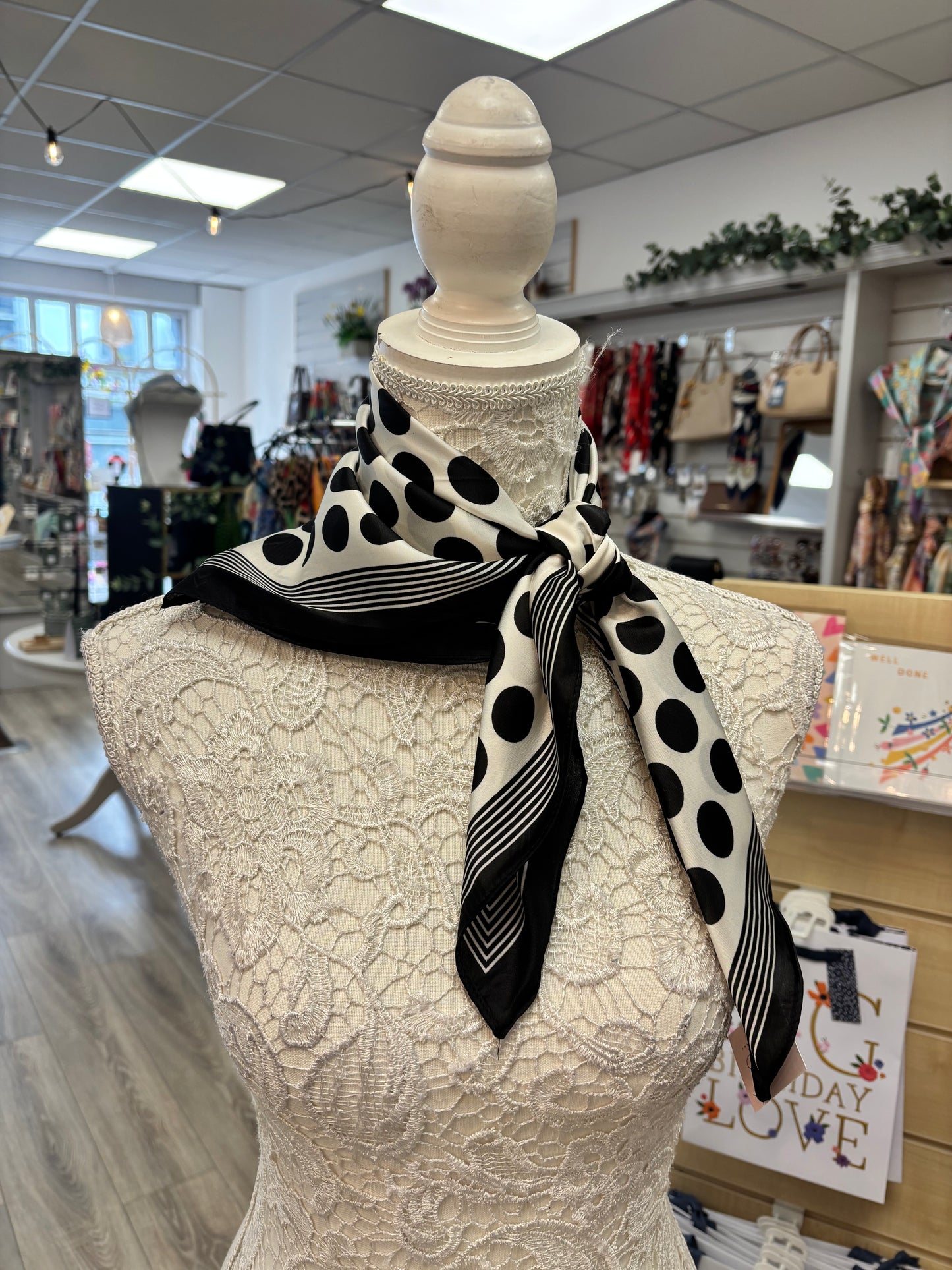 Dotty neck scarf