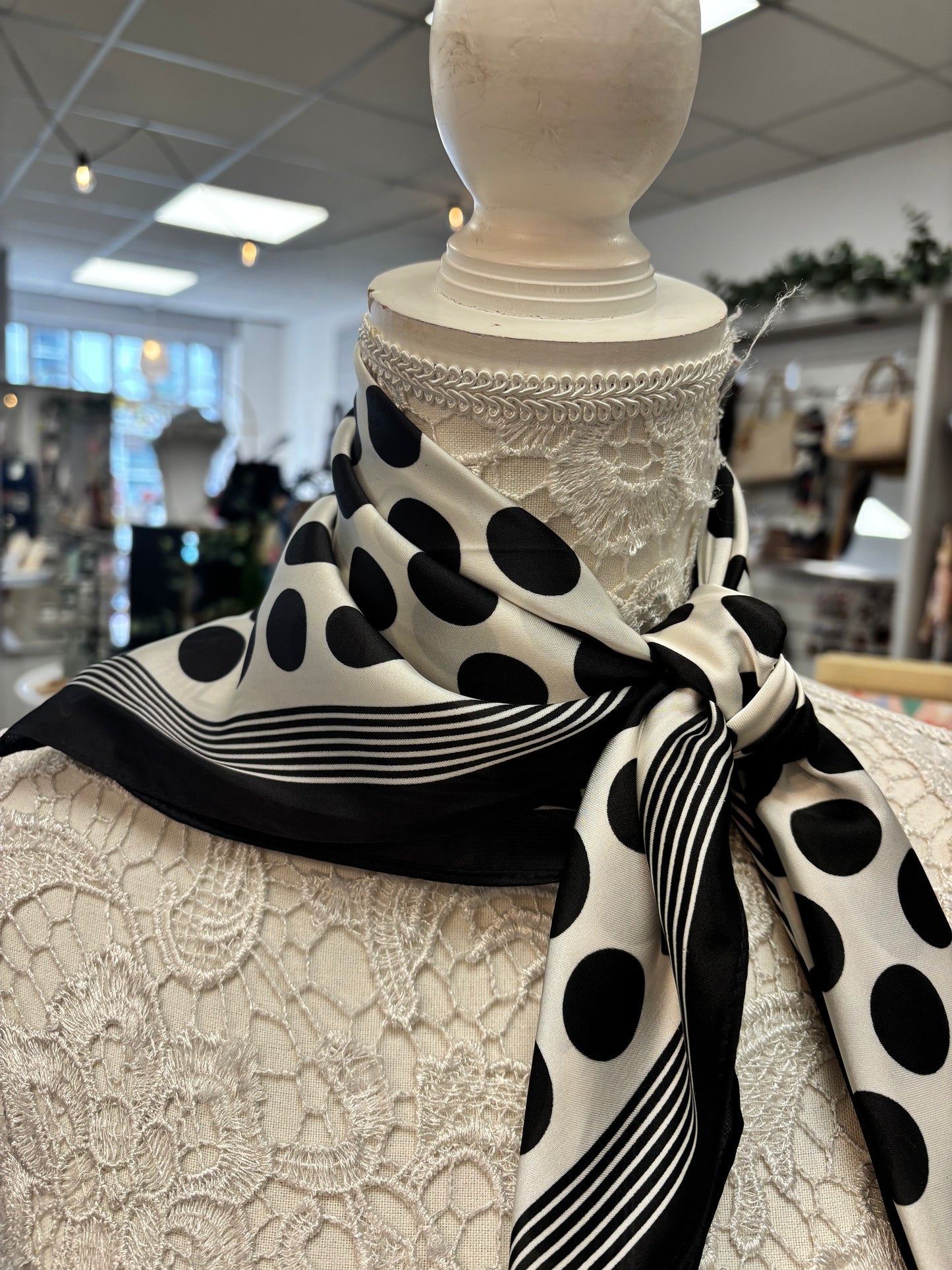 Dotty neck scarf