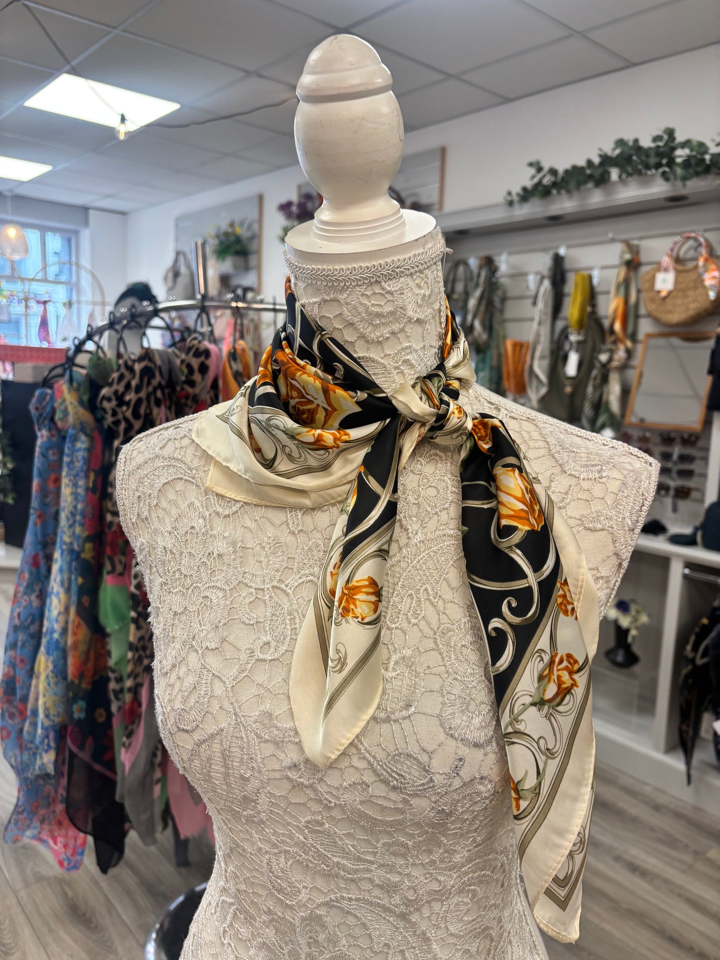 Vera neck scarf