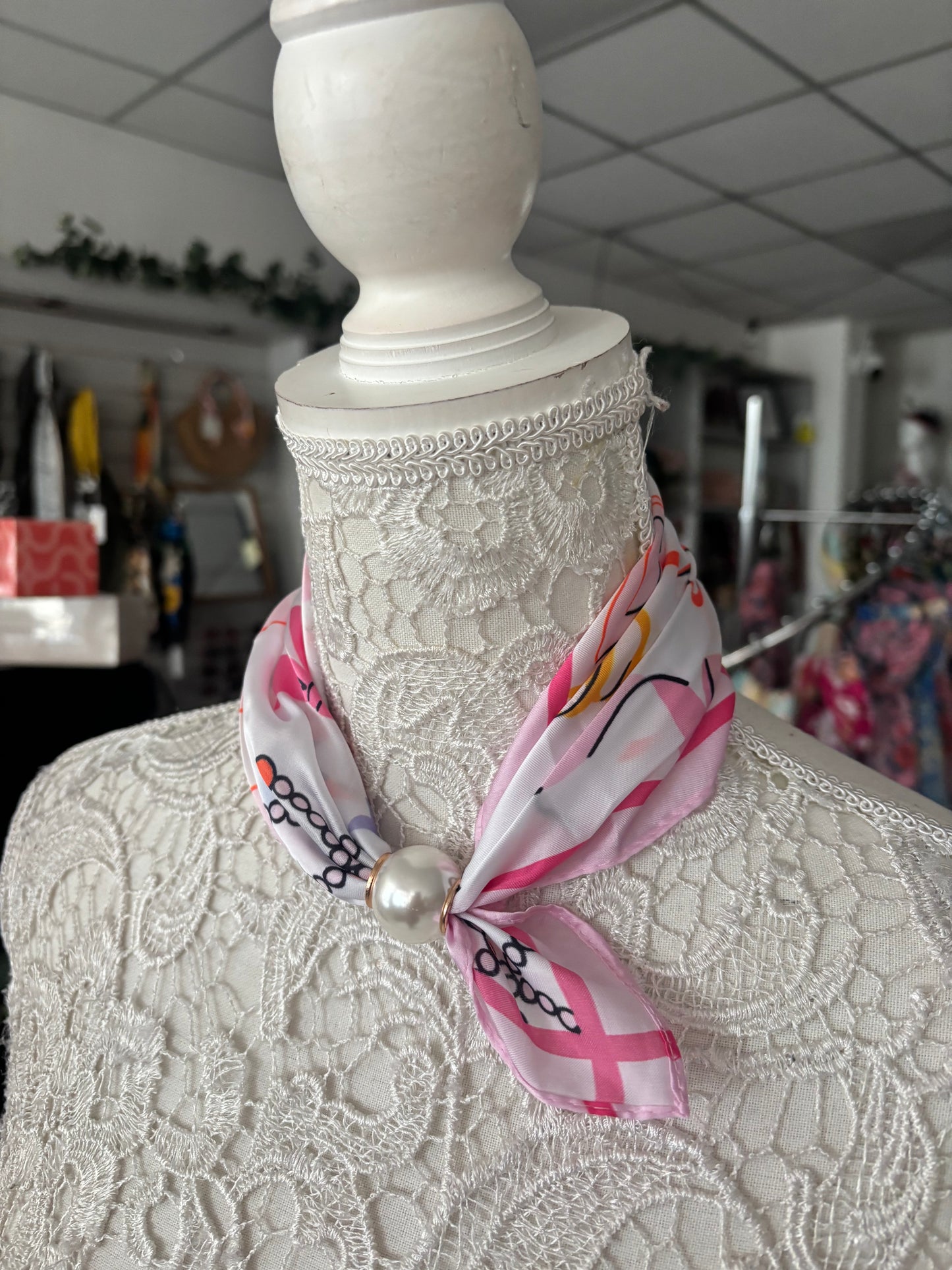Bowie magnetic pearl scarf