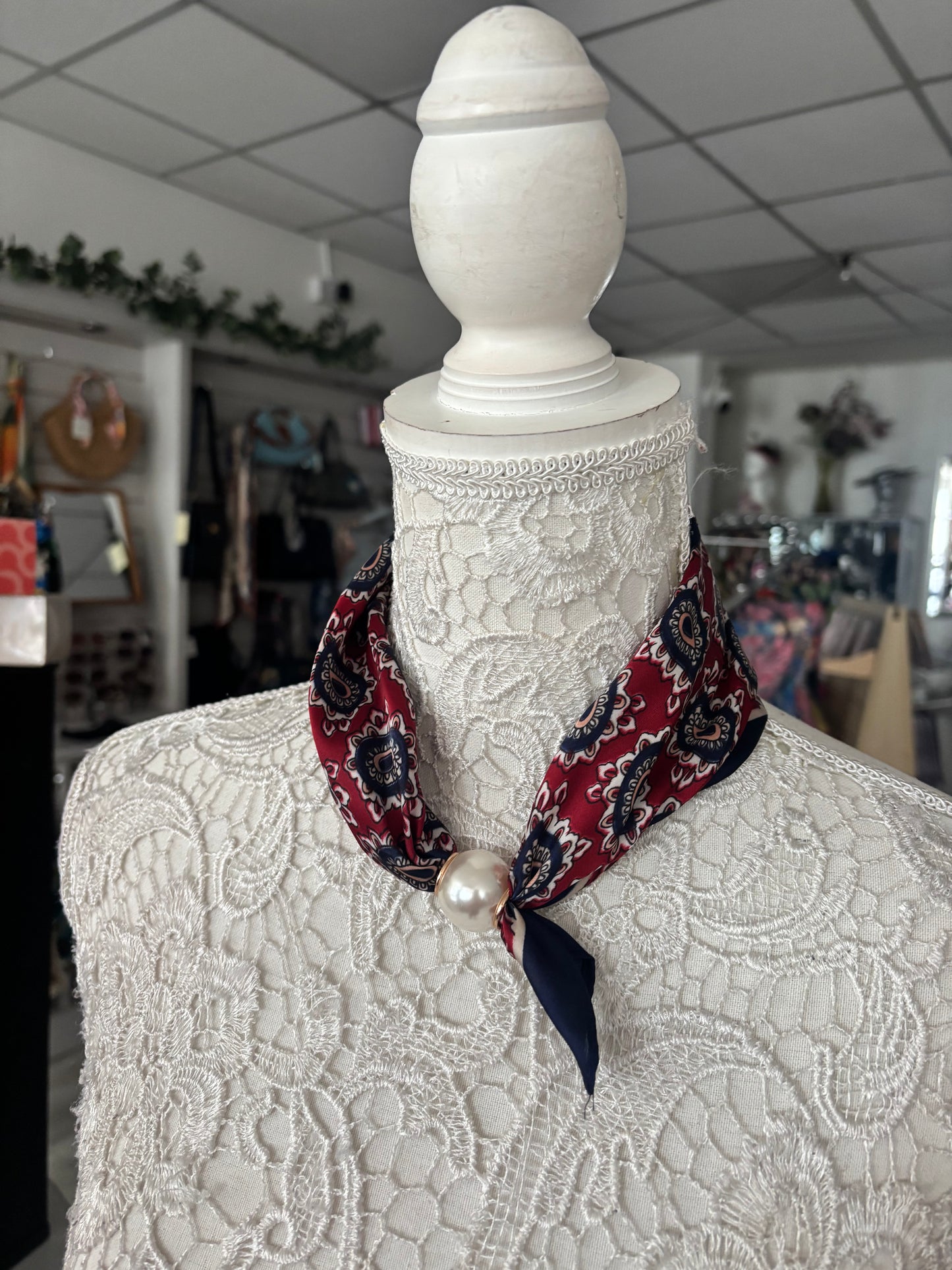 Aster magnetic pearl scarf