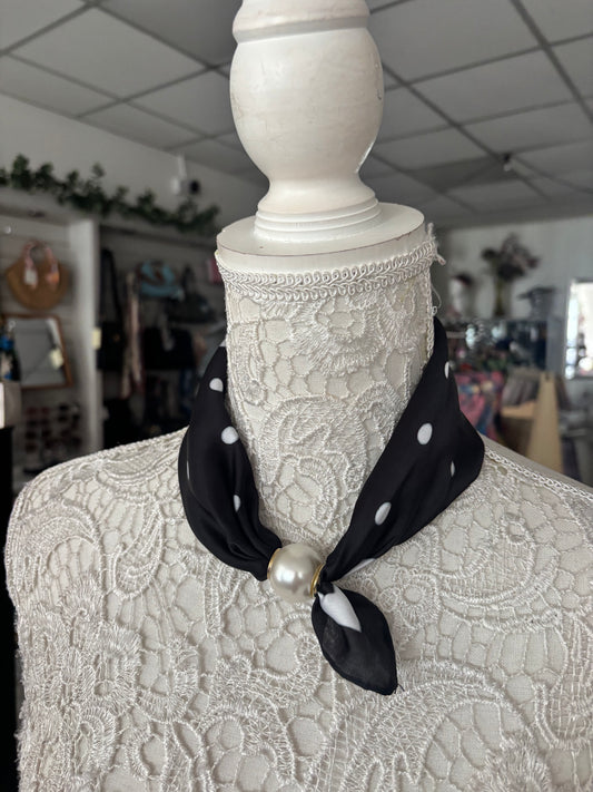 Julia magnetic pearl scarf