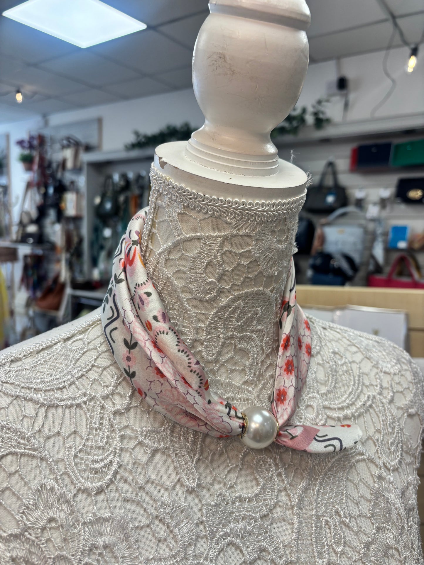 Blossom magnetic pearl scarf