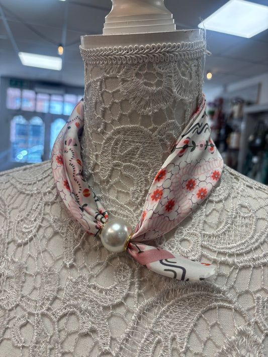 Blossom magnetic pearl scarf