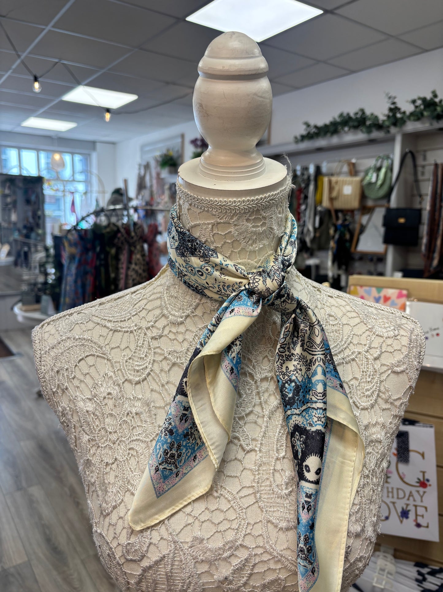 Delta scarf