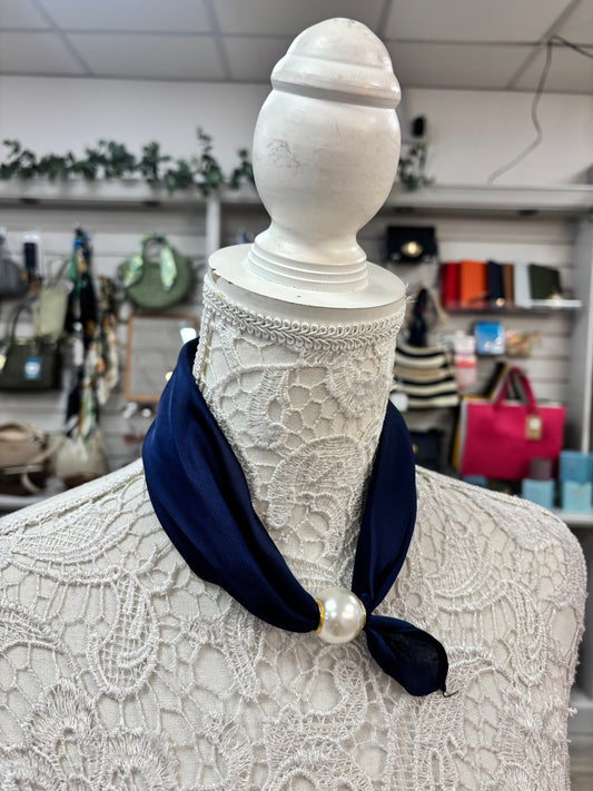Lyra navy magnetic scarf