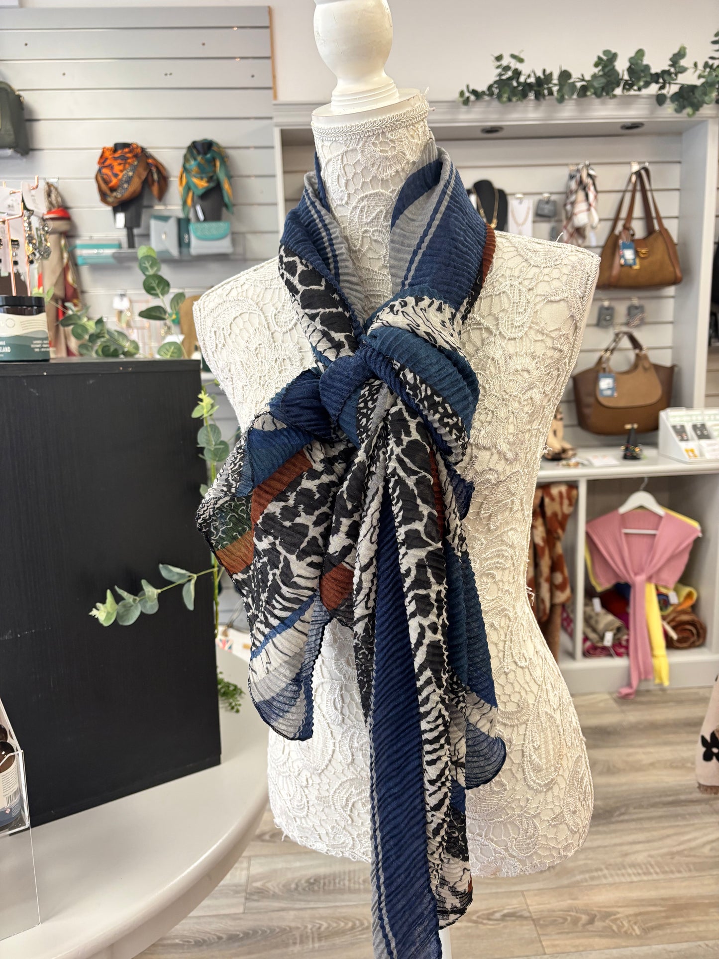 Leona crinkle light weight scarf
