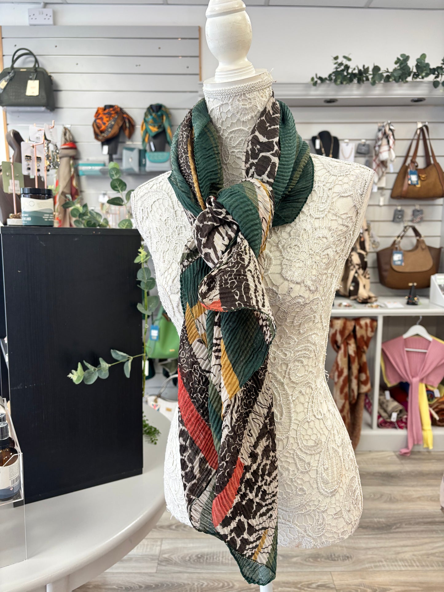 Leona crinkle light weight scarf