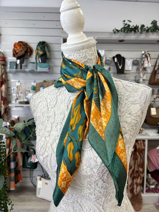 Libby neck scarf