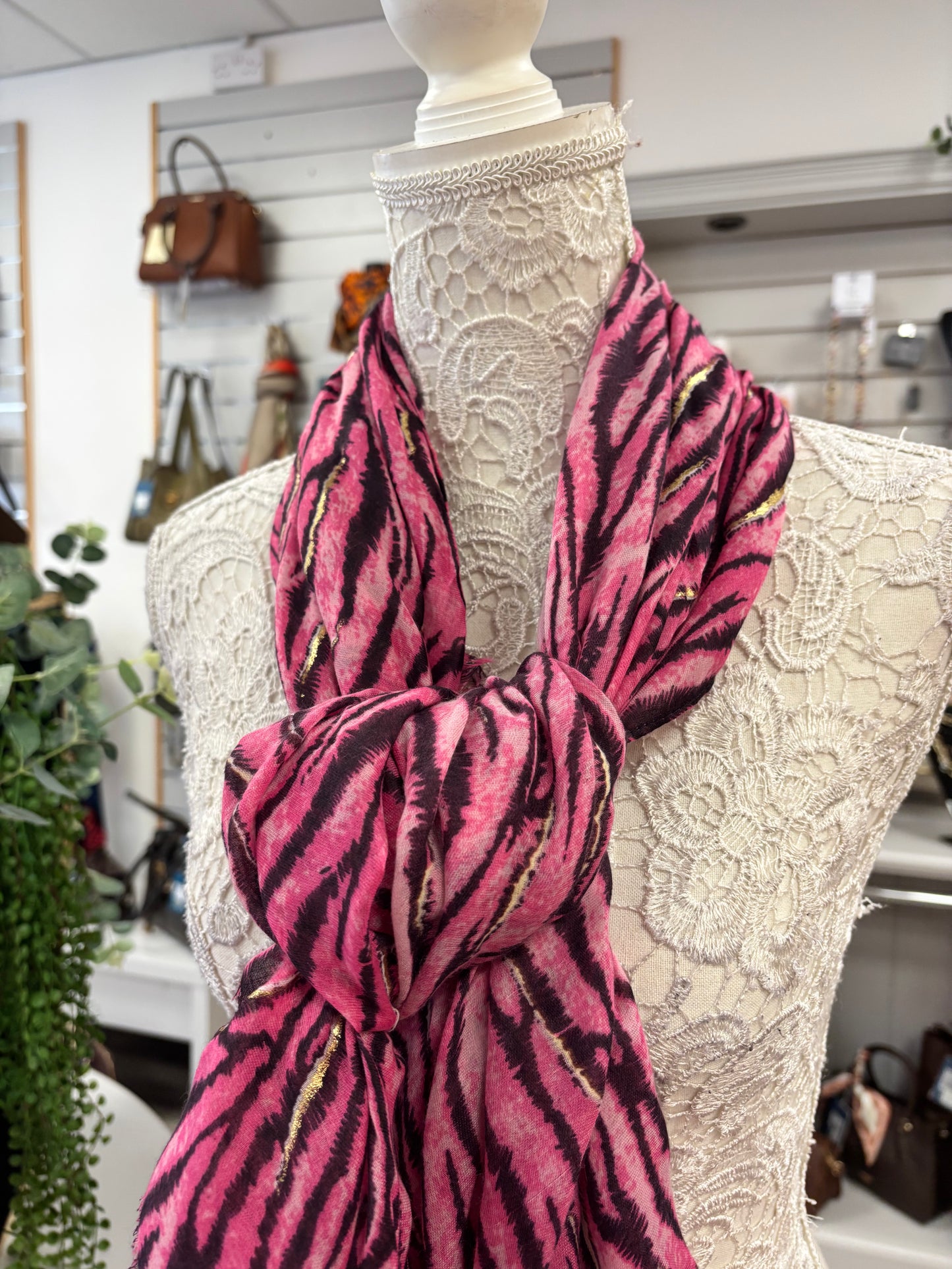 Sheena pink leopard scarf