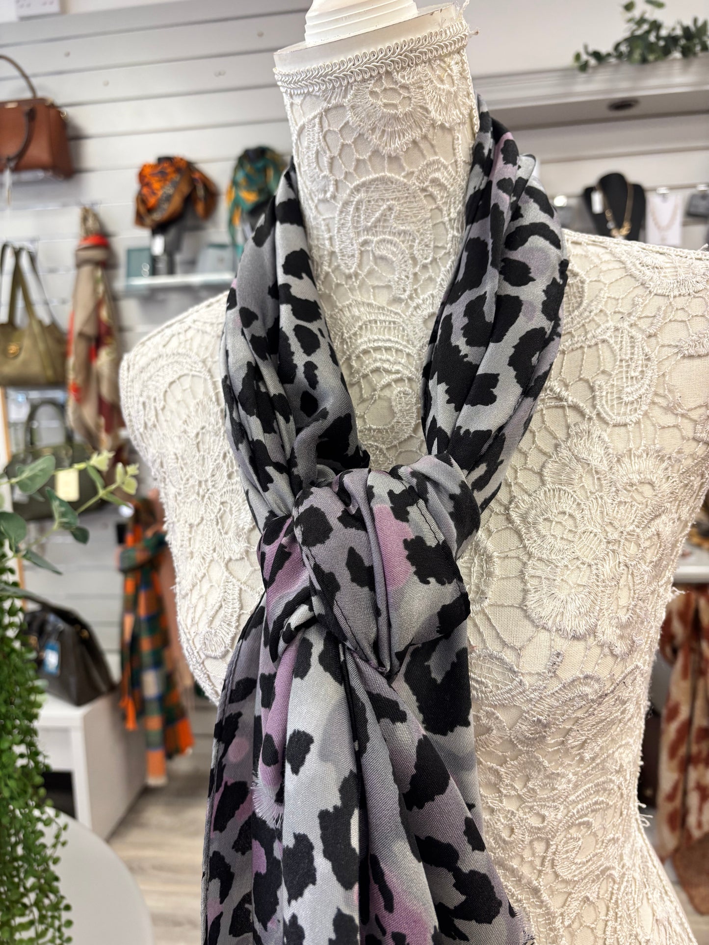Felix Lightweight Scarf - Grey/Pink, Leopard