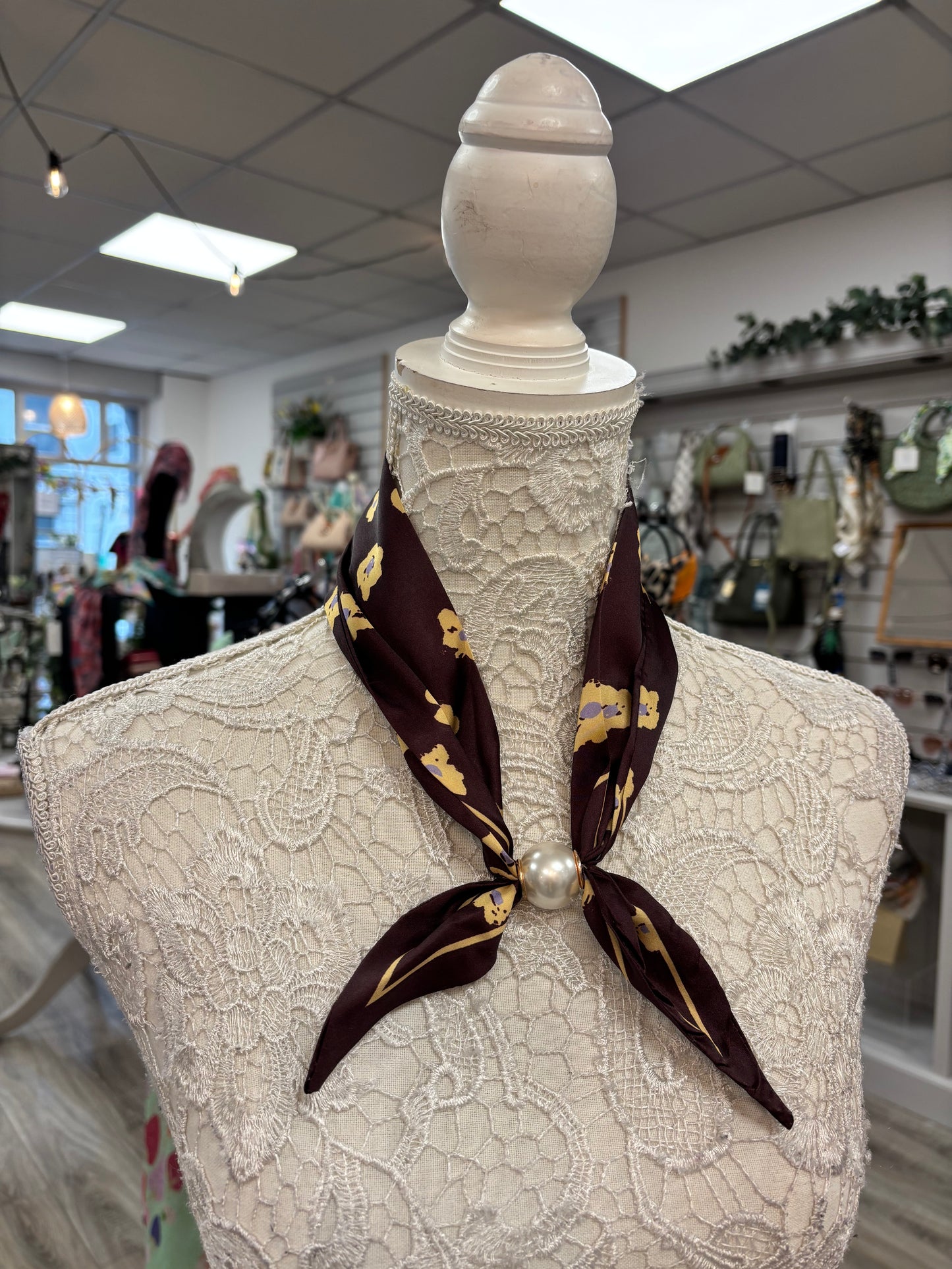 Agnes double tail pearl scarf