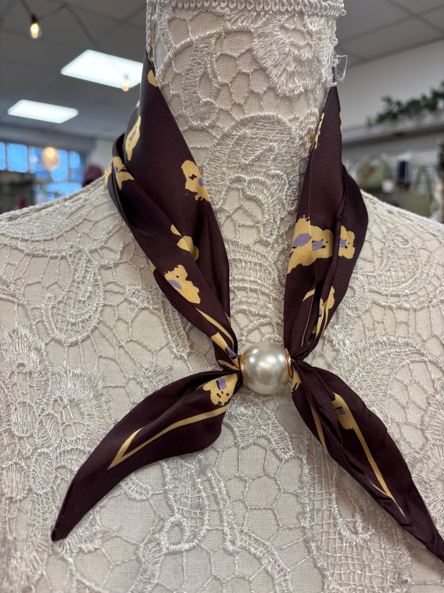 Agnes double tail pearl scarf