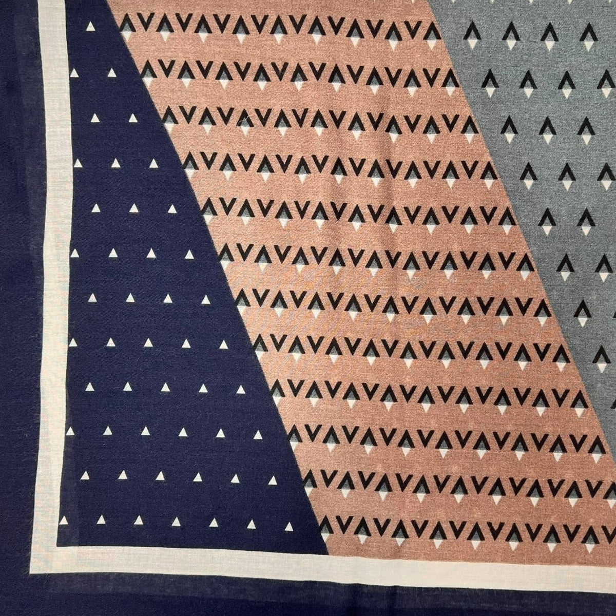 V shape pattern scarf