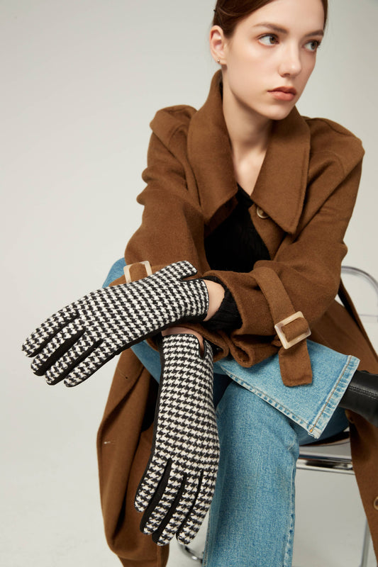 Houndstooth Touchscreen Gloves
