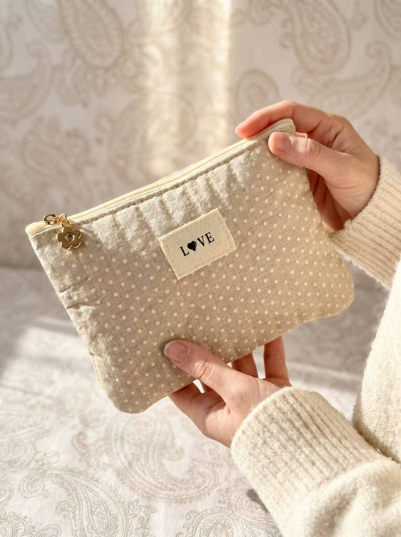 Love Quilted polka-dot toiletry pouch 14 x 20 cm