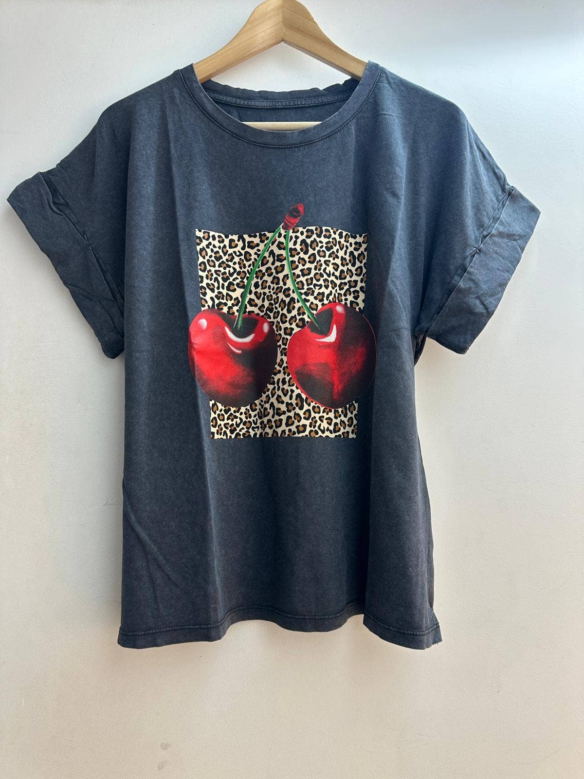 Cherry Printed Faded T-shirt- grey/black