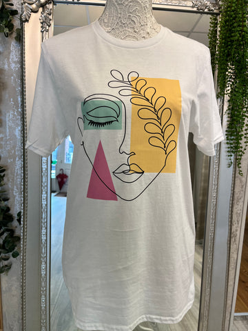 Missi Line Art T-Shirt